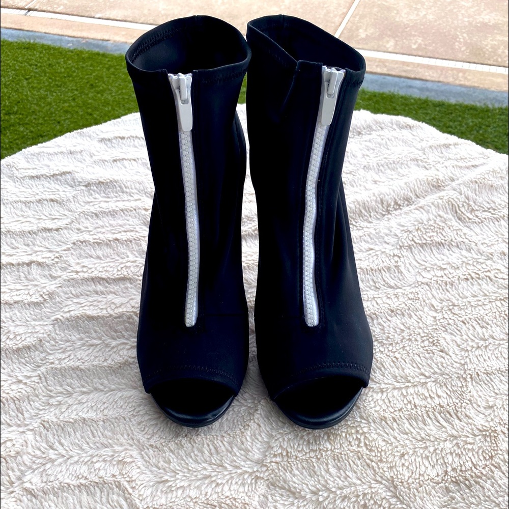 Juicy Couture Paloma Black peep toe dress booties